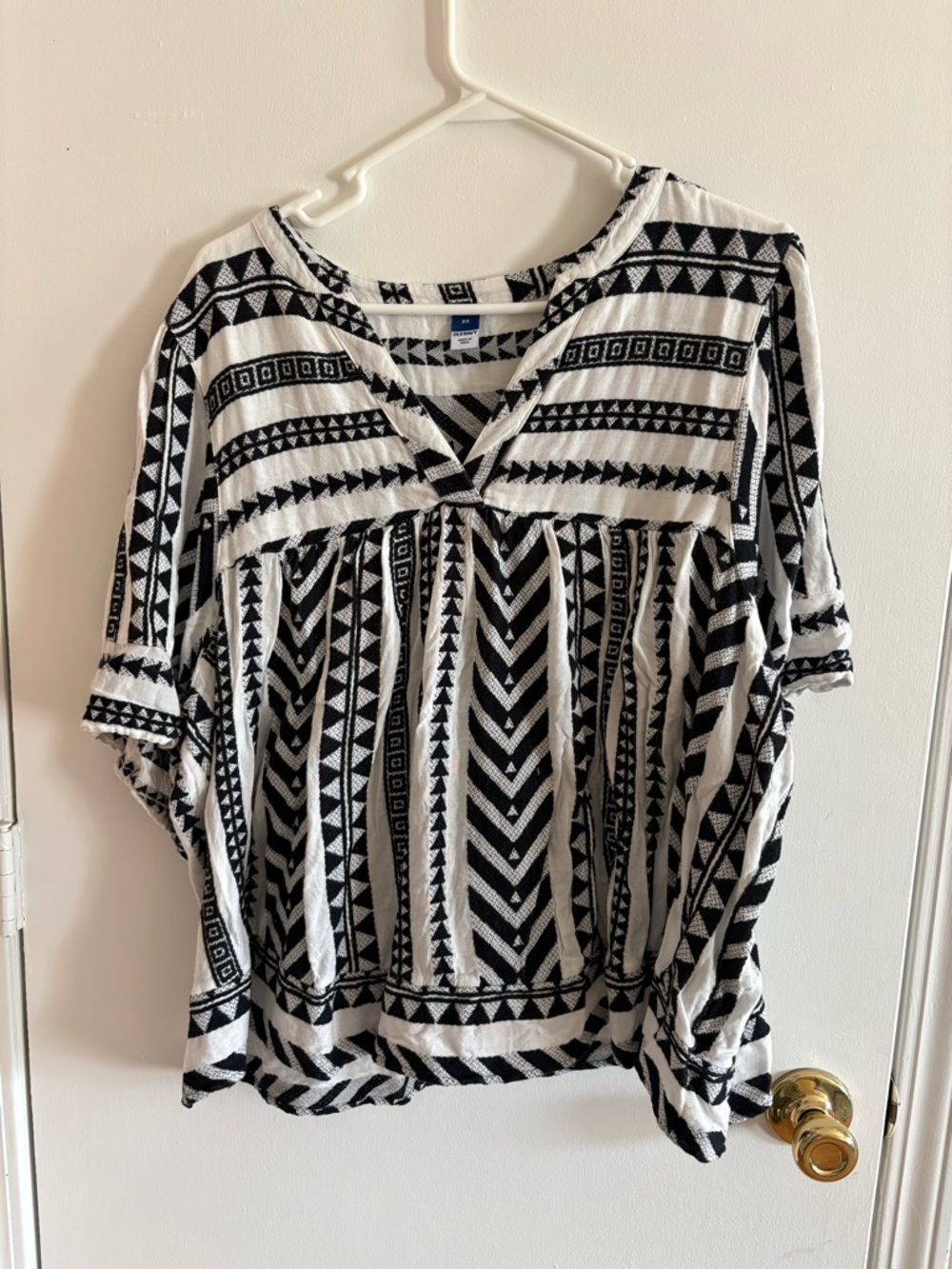 Black and White Geometric V-Neck Women's Top